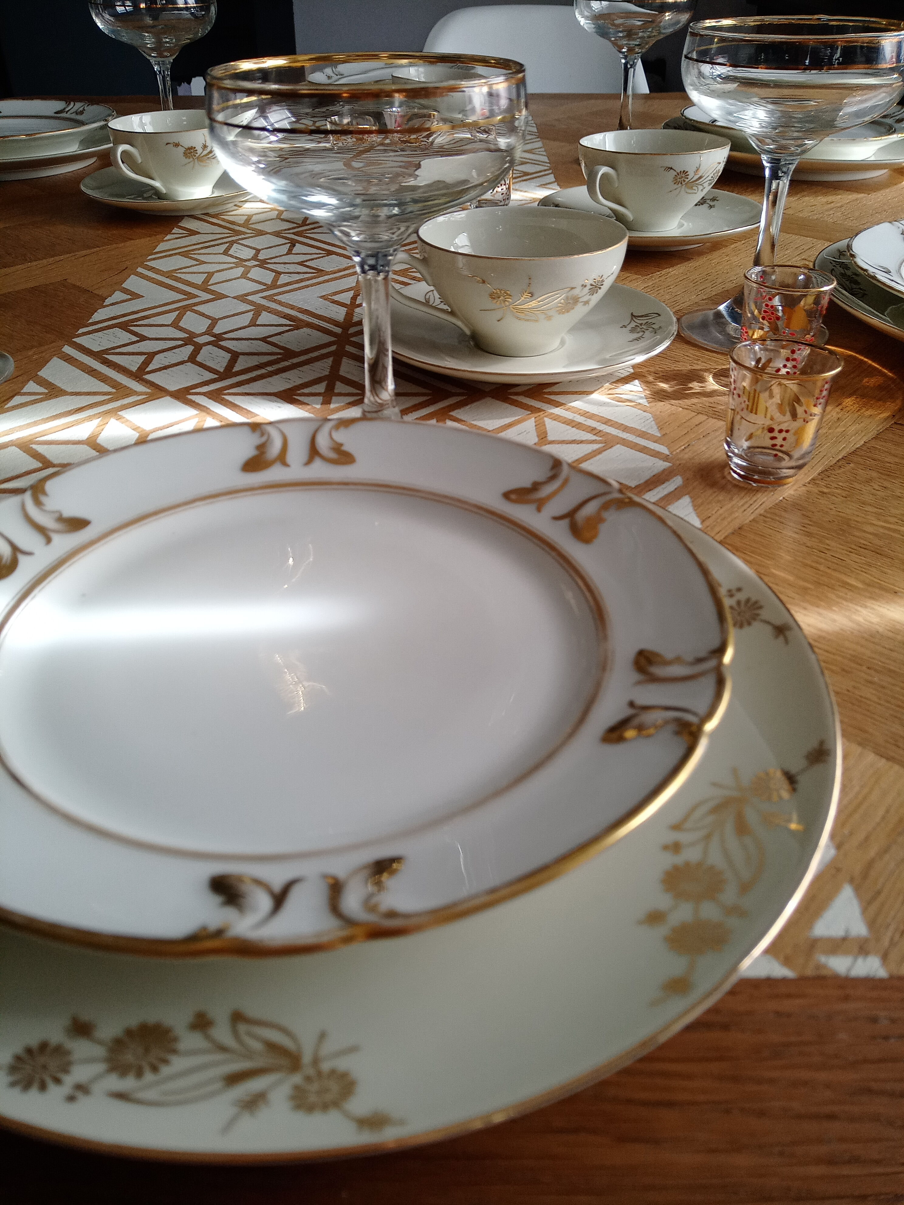 Set of 6 dessert plates or entry golden décor