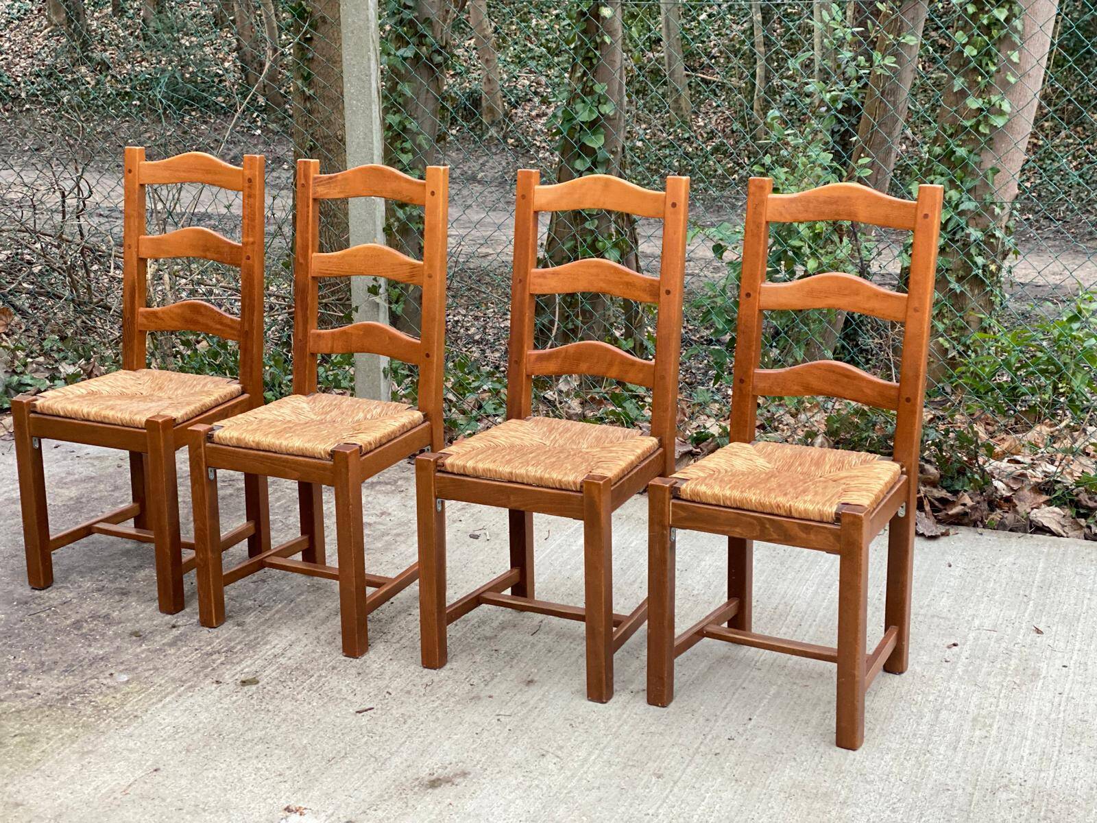 4 Vintage Farmhouse Style Dining Chairs in Solid Oak Straw Wood