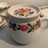 Selfish porcelain service