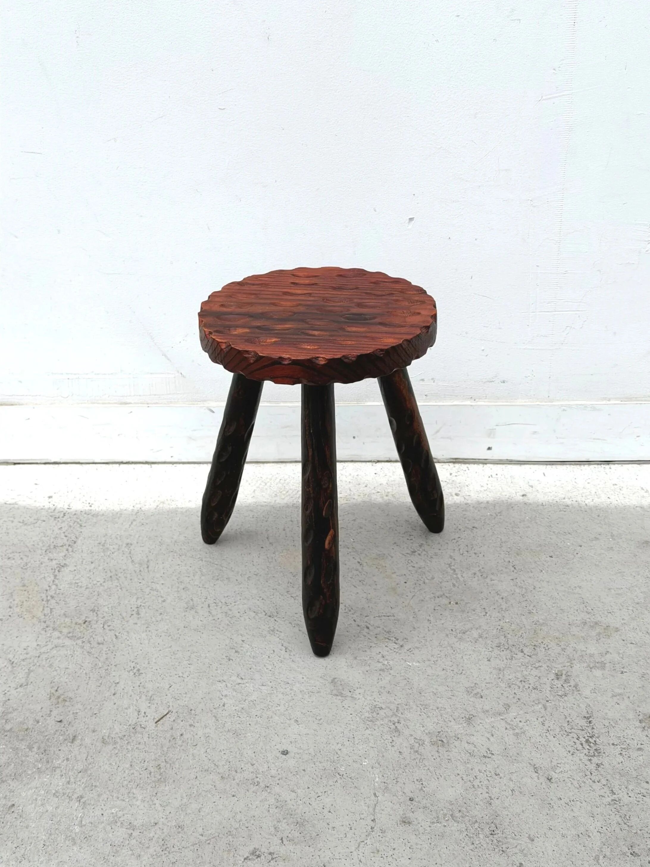 Tabouret brutaliste en bois massif, Espagne 1970