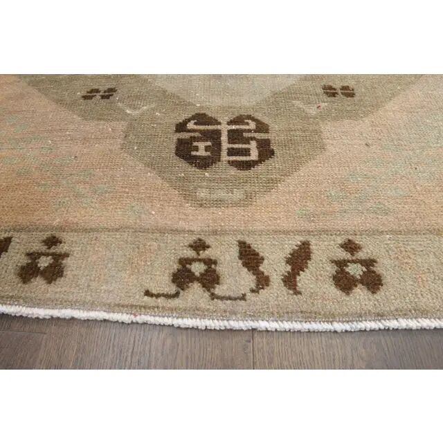 Tapis couloir en laine et coton fait main Oushak turc des années 1970, 137x404.