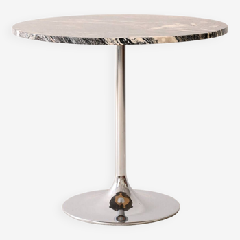 Scandinavian round marble table