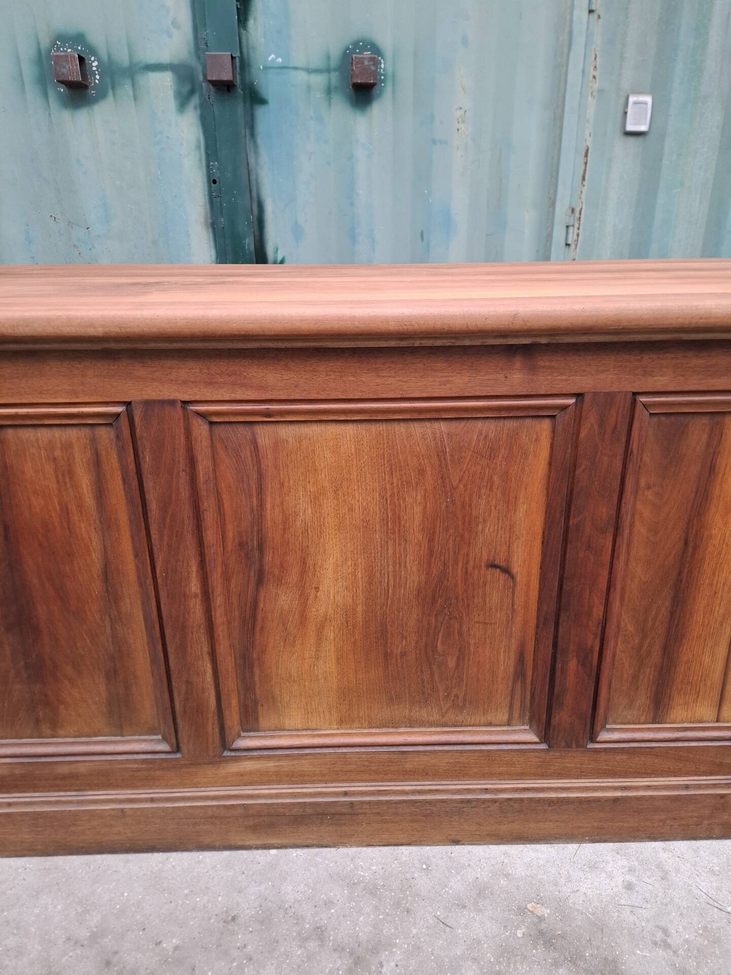 Trade counter
