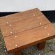 Table basse en bois brutaliste