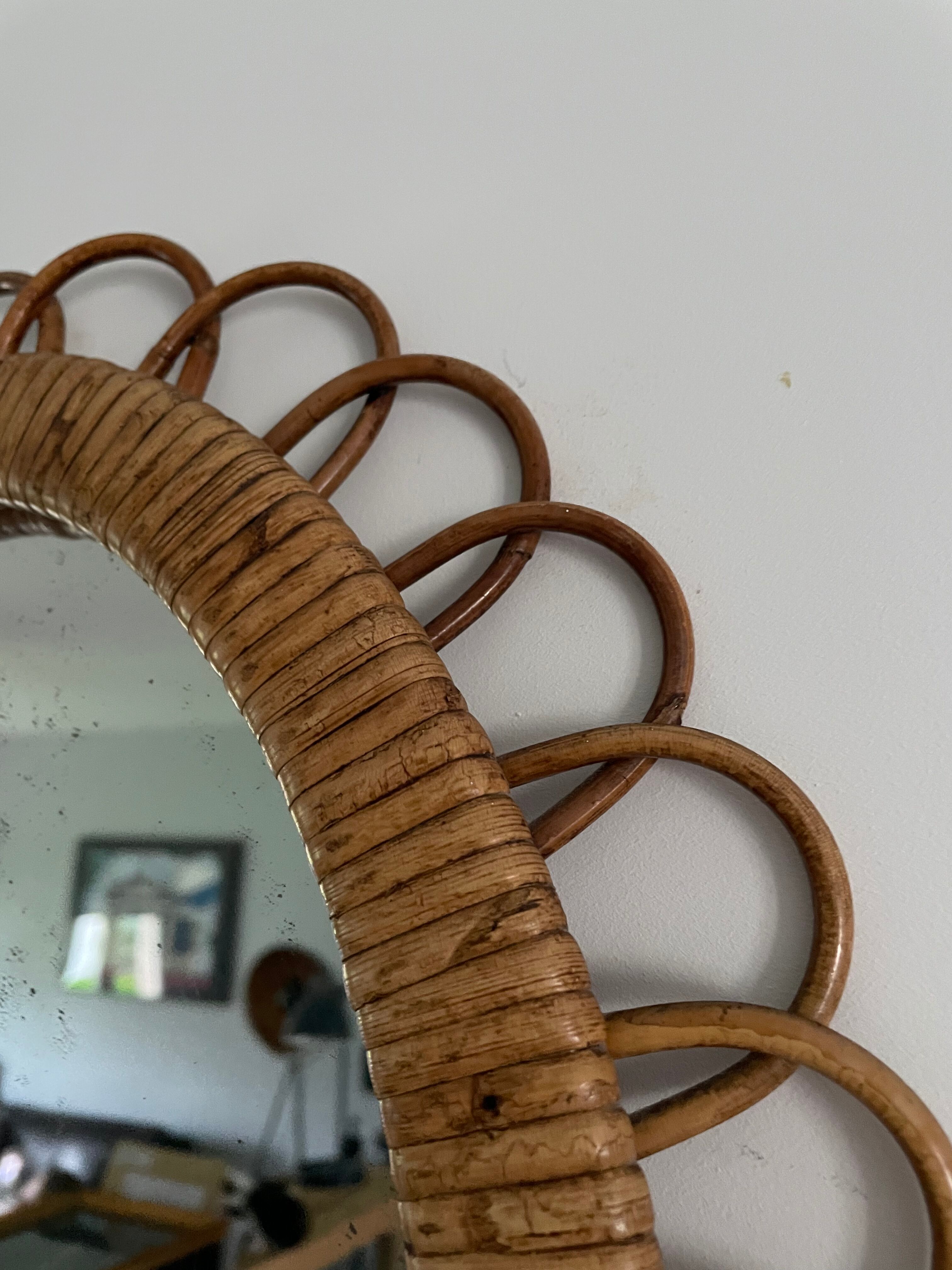Rattan mirror flower shape