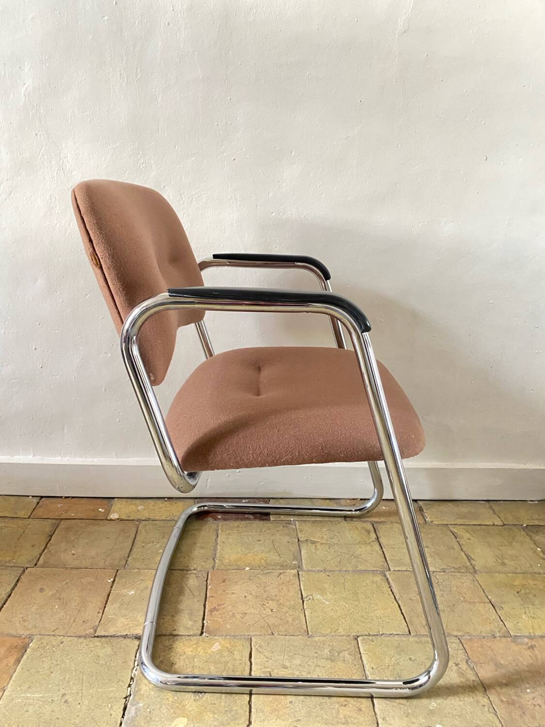 Fauteuil Strafor en laine rose
