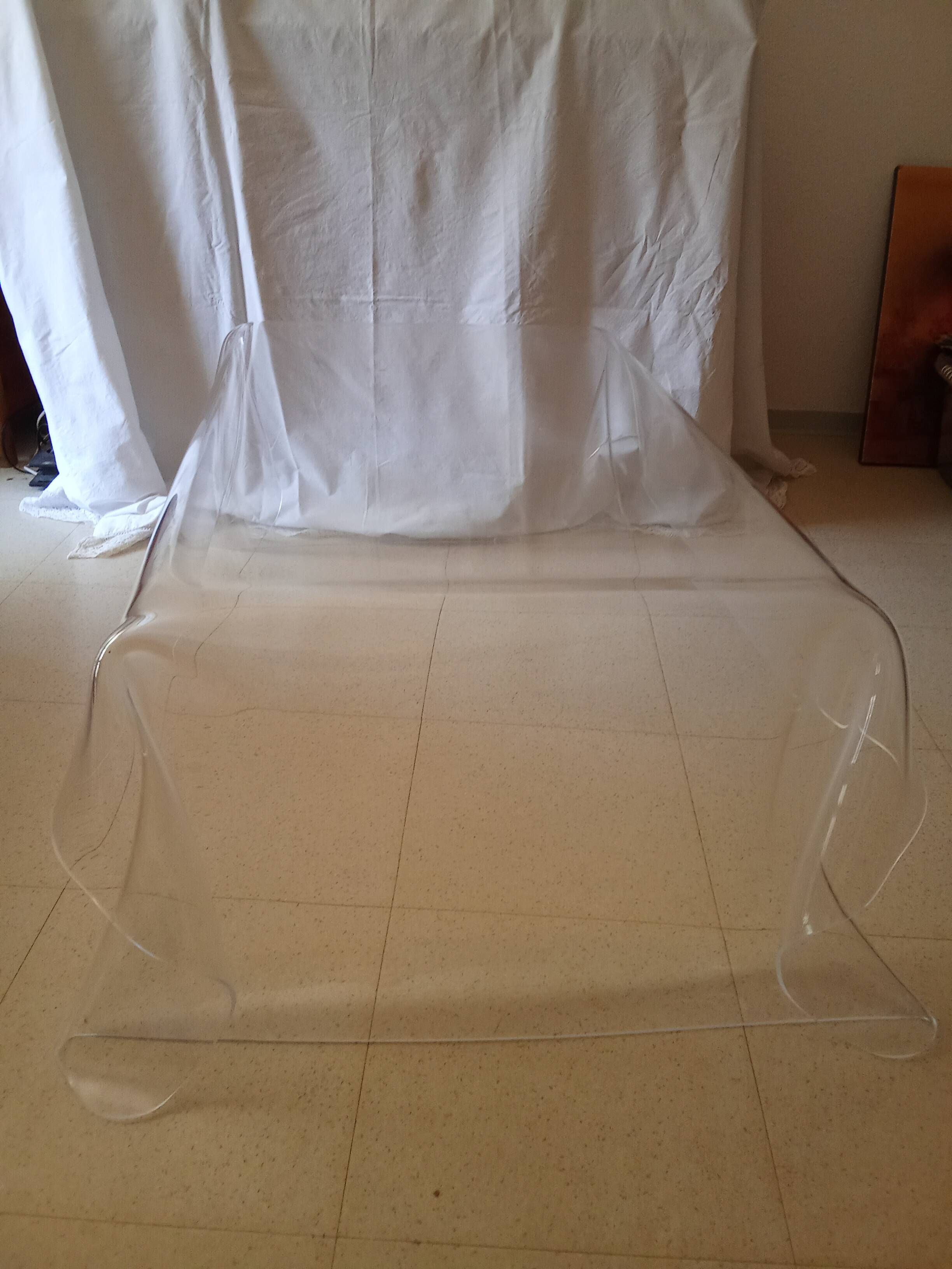 Low table plexiglass