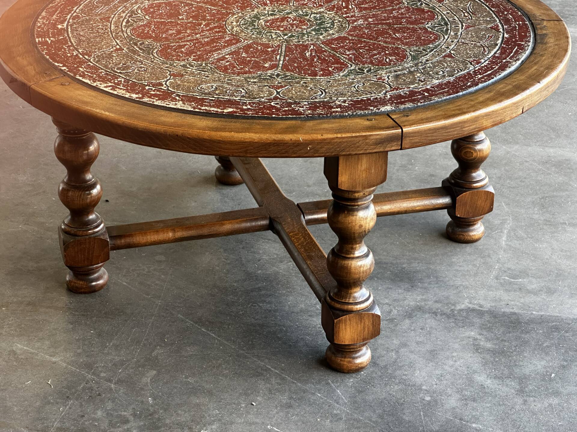 Vintage coffee table in turned wood and leather with astrological decoration.