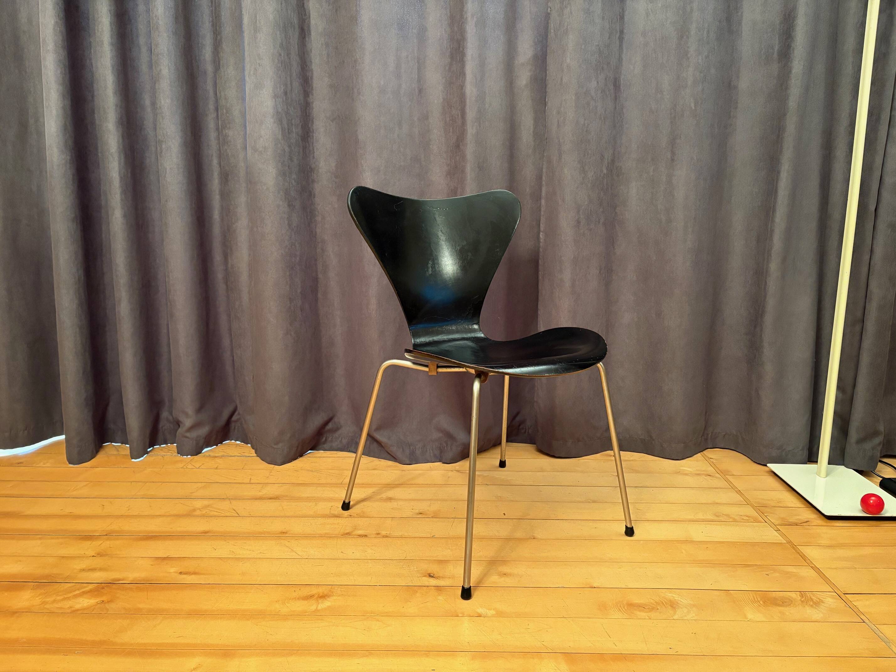 Chair model 3107 designed by Arne Jacobsen, Fritz Hansen, Denmark, 1956