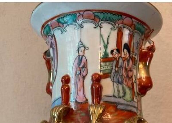 Vase en porcelaine, famille rose, Chine XXe.