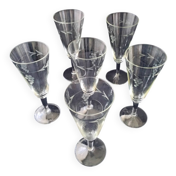 6 flûtes à champagne vintage en cristallin gravé