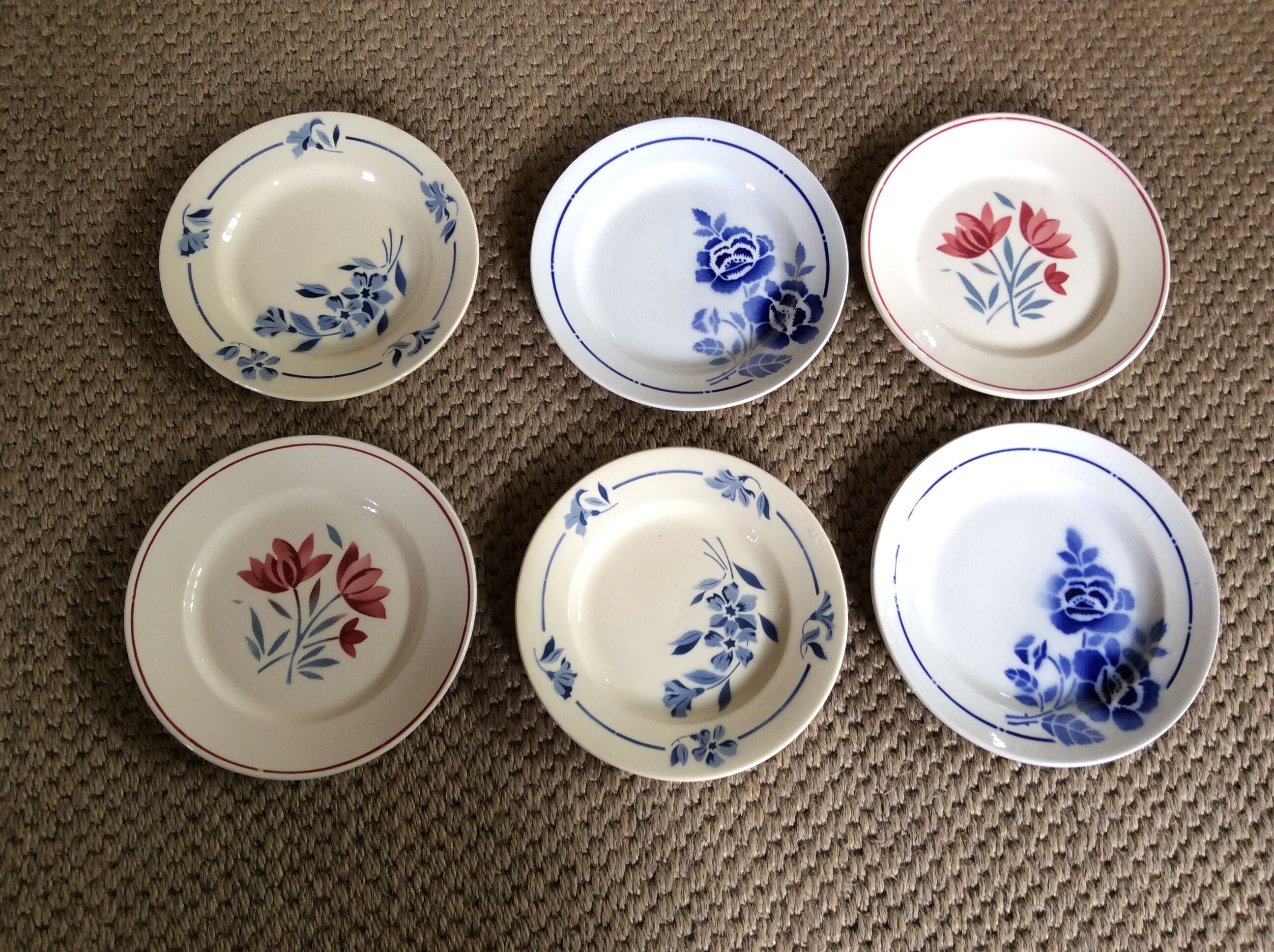Set of 6 vintage dessert plates