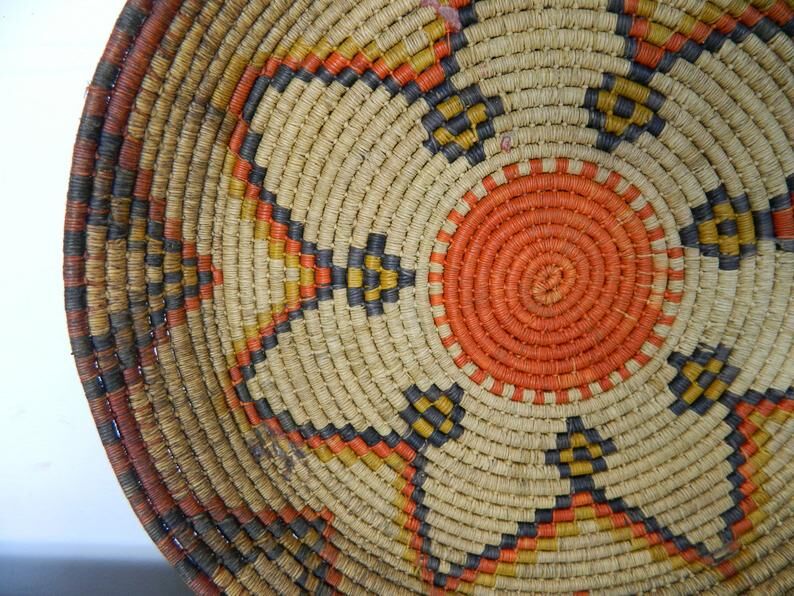 Round straw spiral basket, wall decoration or table basket