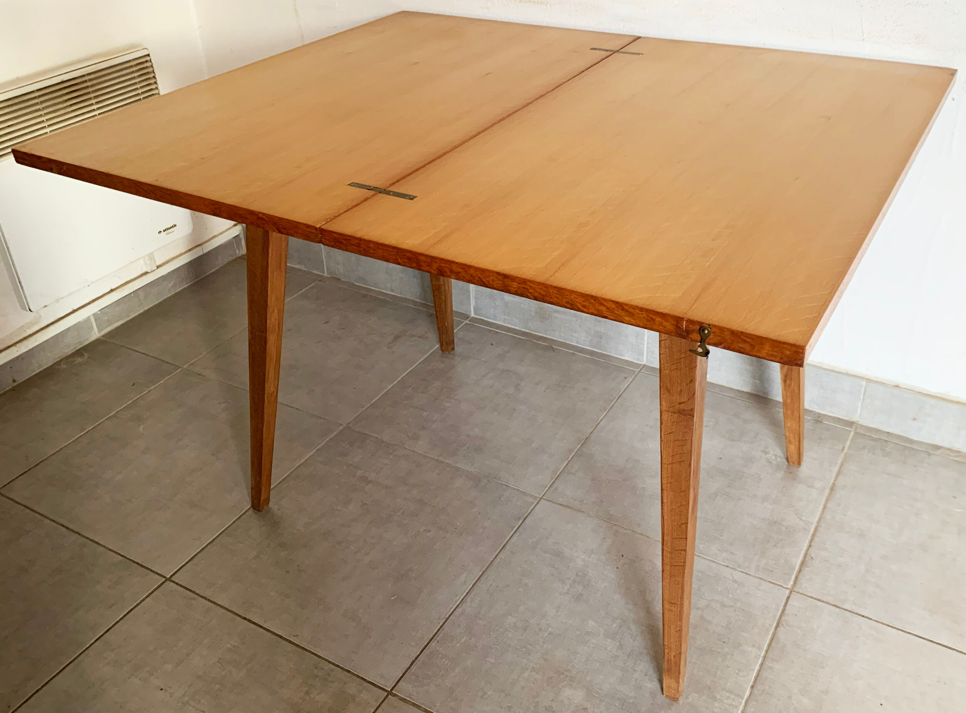 Table portefeuille vintage des années 60 en bois