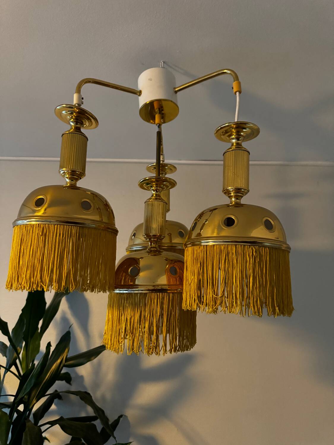 Lustre 3 feux en laiton doré par Sölken, années 1970