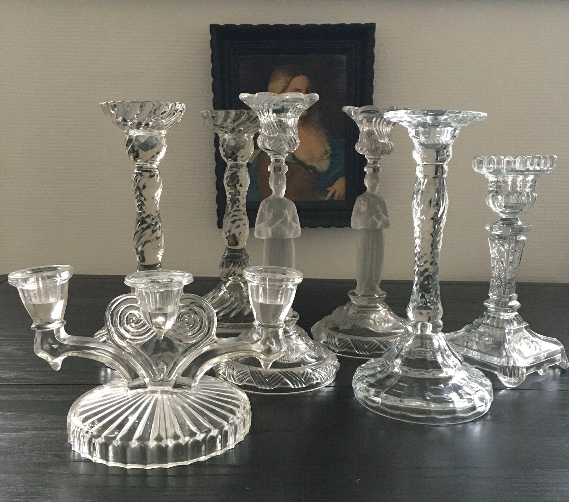 Paire de bougeoirs personnages en verre