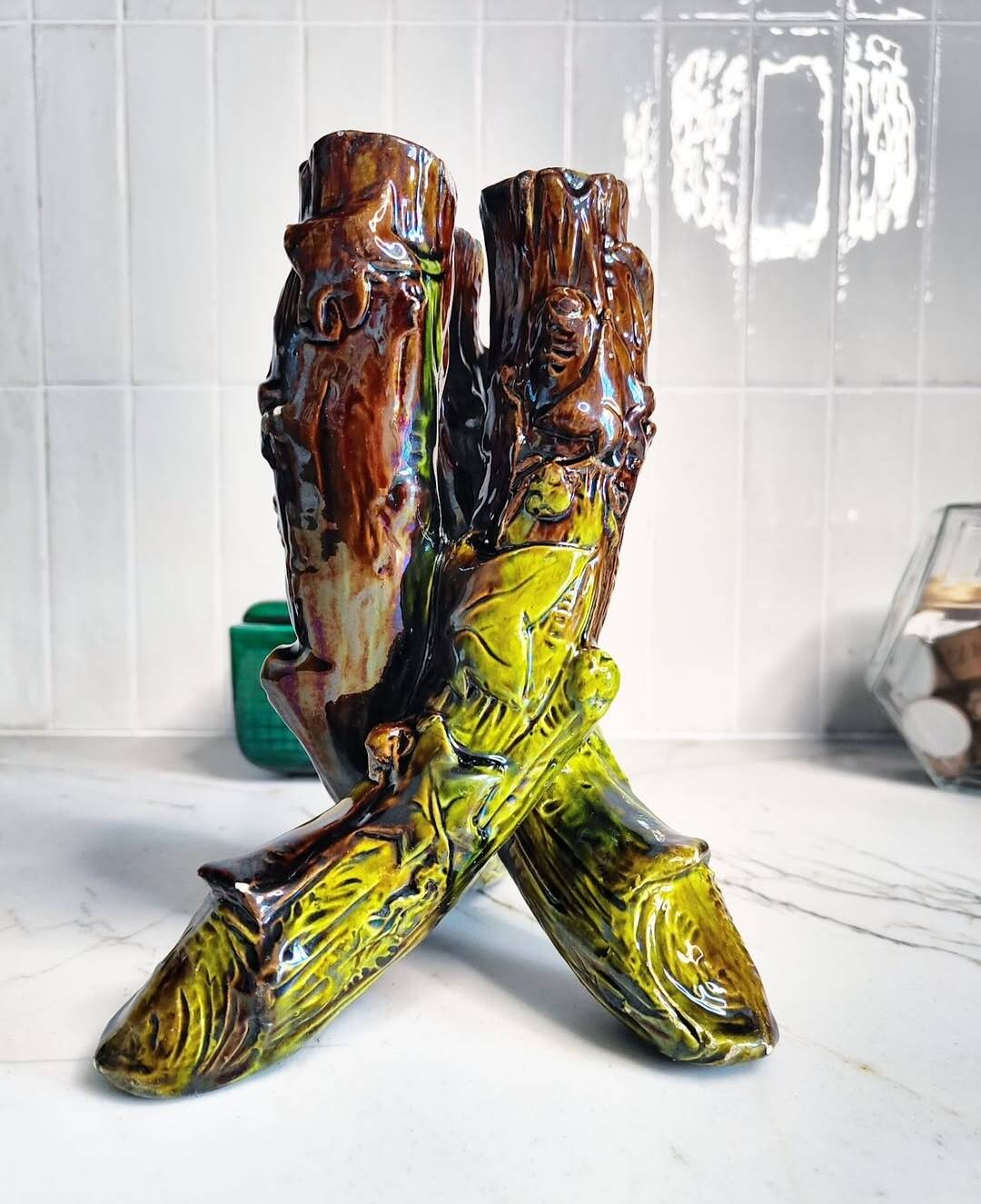 Vase bouquetière en barbotine