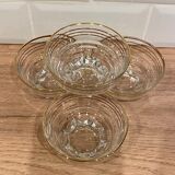 Set of 4 glasses of golden border champagne