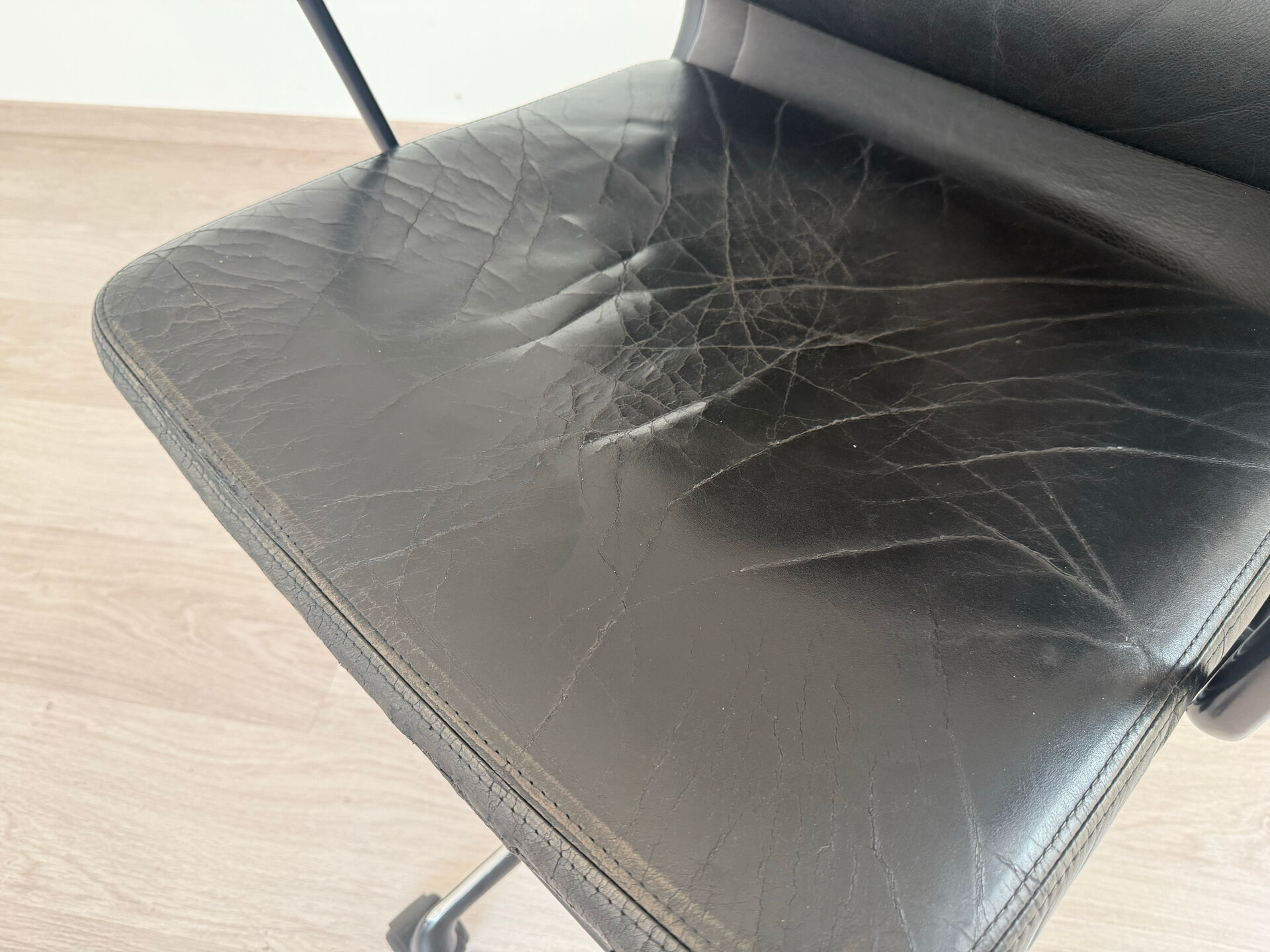 Fauteuil de bureau Eames Vitra EA 227 années 70