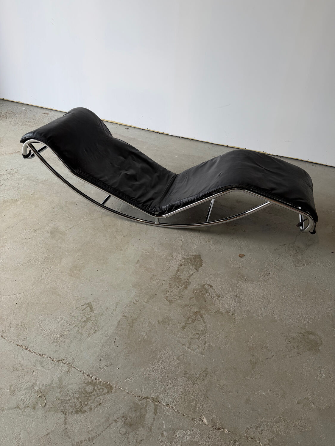 Chaise longue modèle LC4 par Le corbusier, Charlotte Perriand