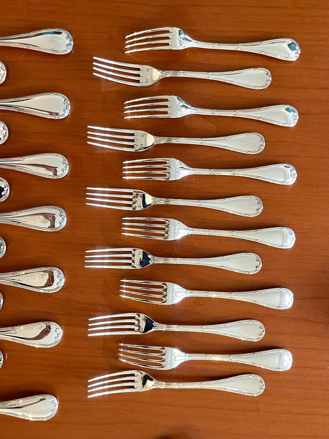 Christofle crossed ribbons, 73-piece cutlery set in new condition.
