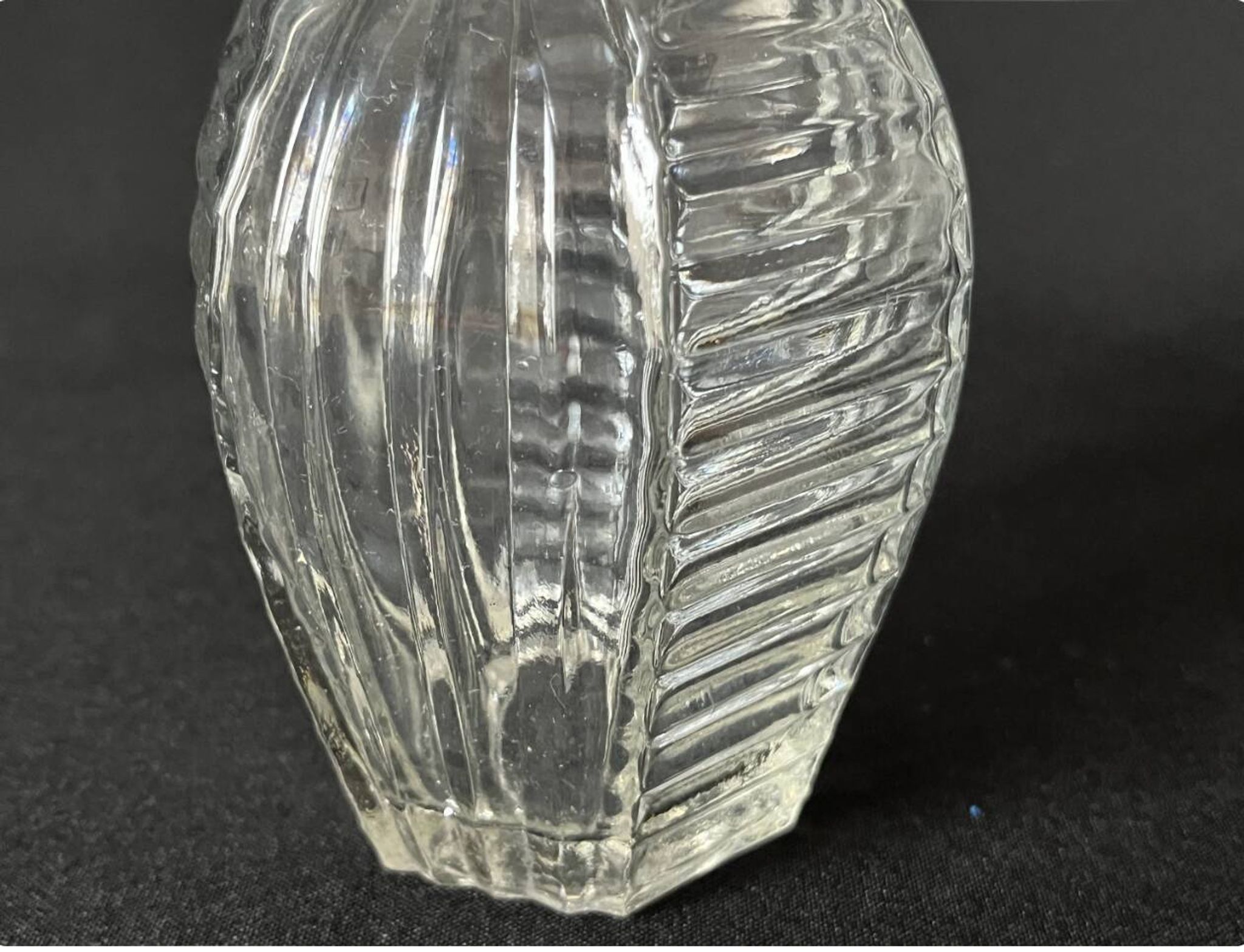 Vase à jacinthe en verre motif géométrique Art Déco 1930