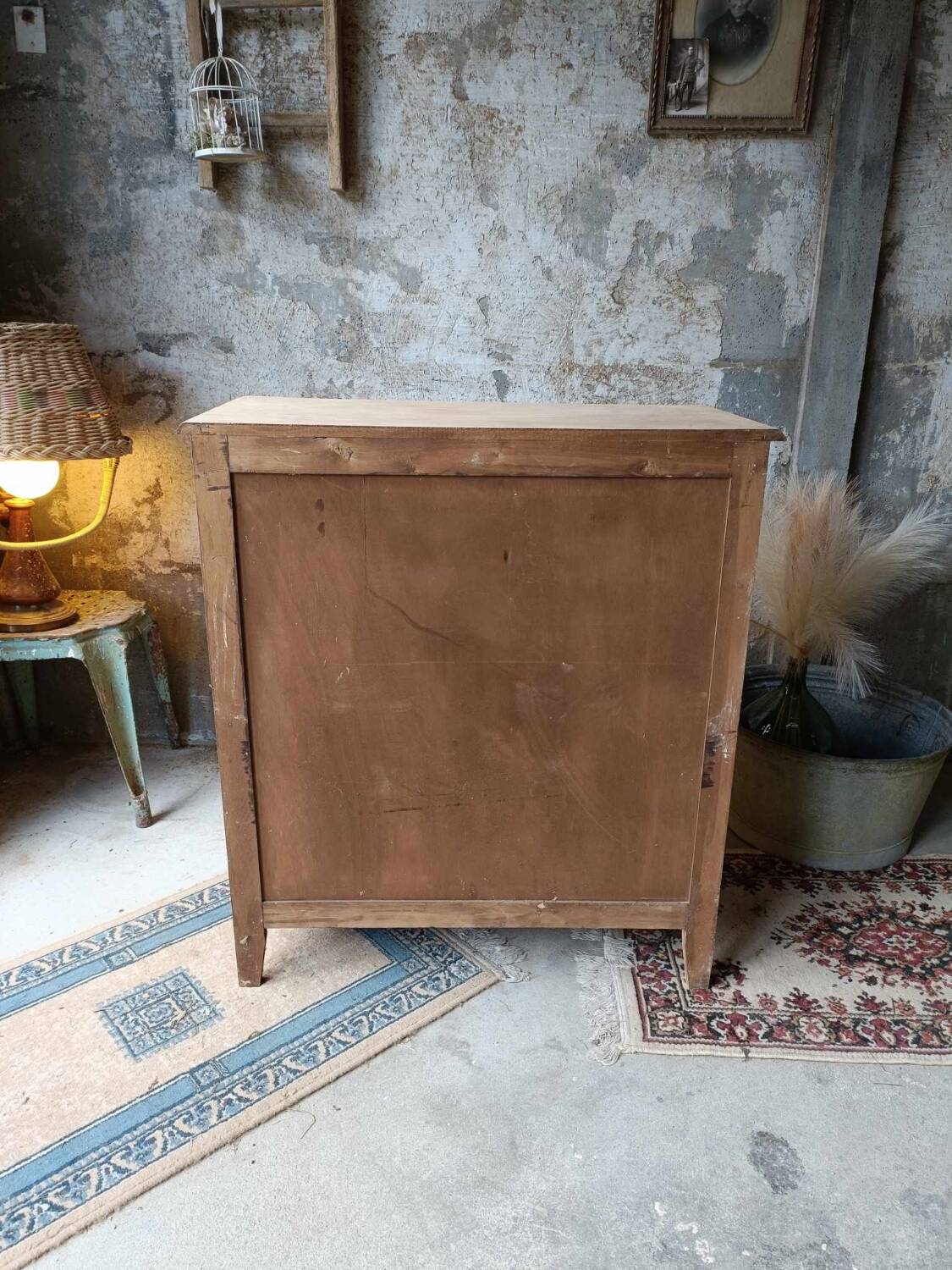 Wooden chest of drawers