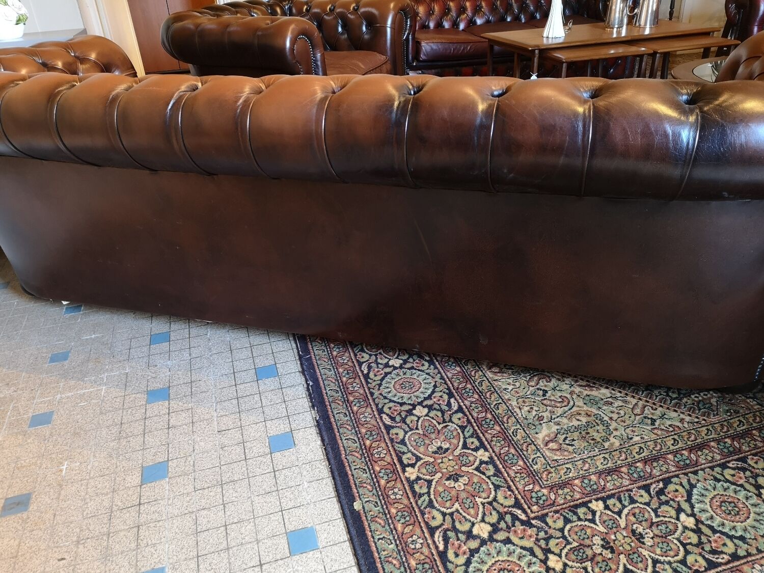 Brown leather chesterfield sofa 3 places