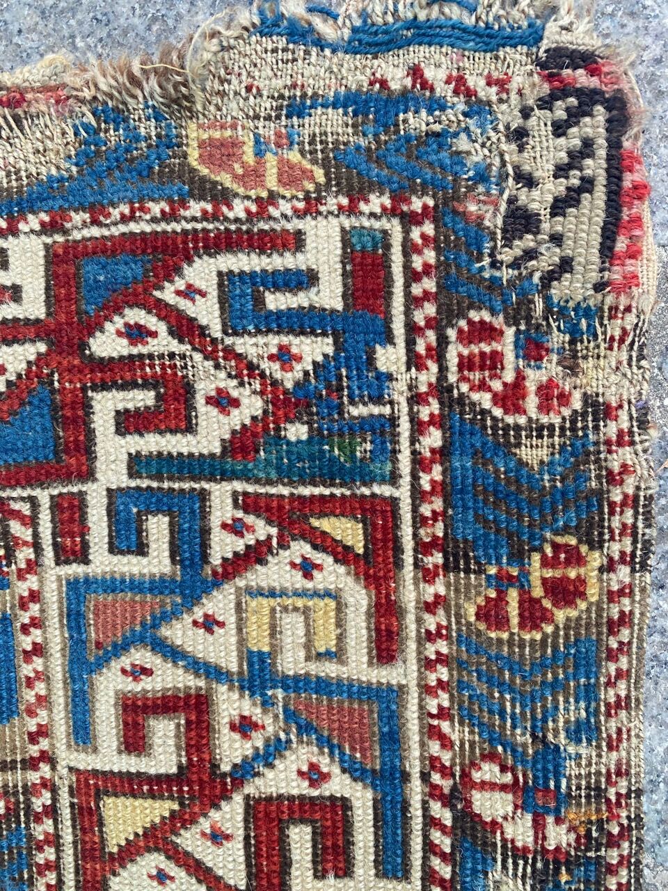 Pretty old Caucasian chirwan carpet of the 19th century  115x176cm