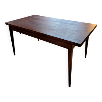 Scandinavian table with extensions