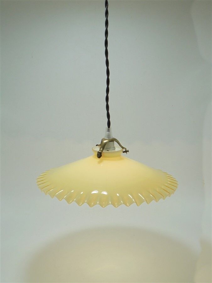 Suspension en opaline jaune