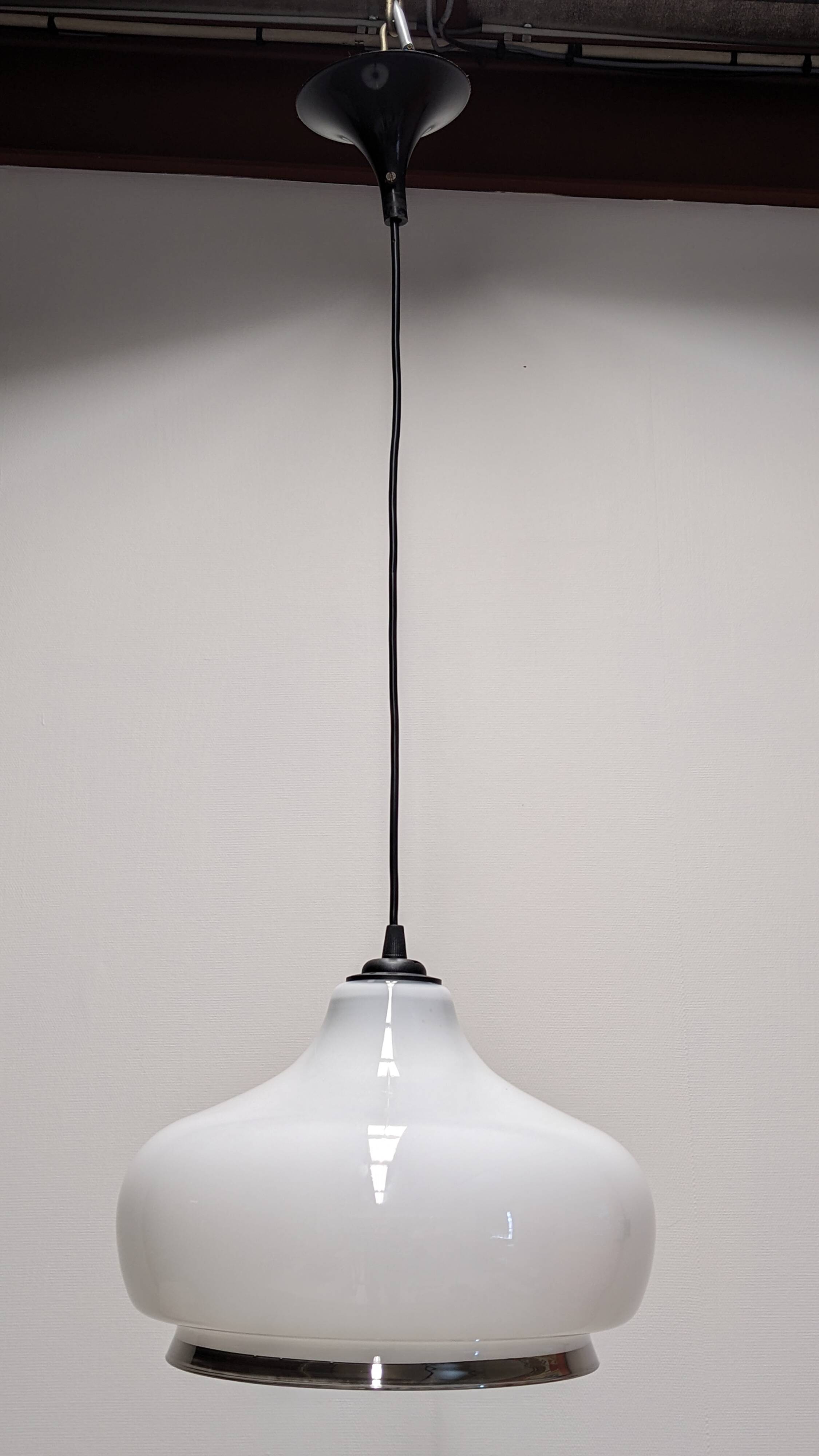 Suspension goutte d'eau en opaline blanche années 60/70