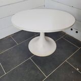 Vintage oval coffee table with tulip foot from the 70s