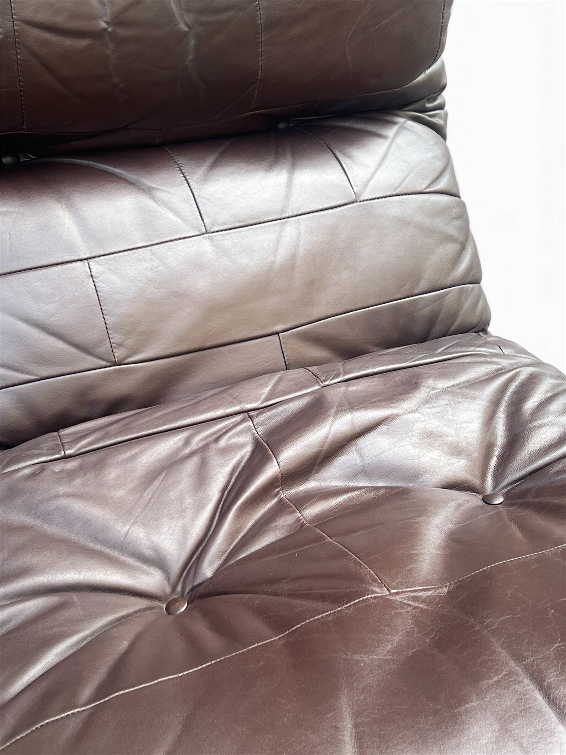 2 chauffeuses Marsala plexiglas & cuir marron patchwork, Ligne Roset 1970