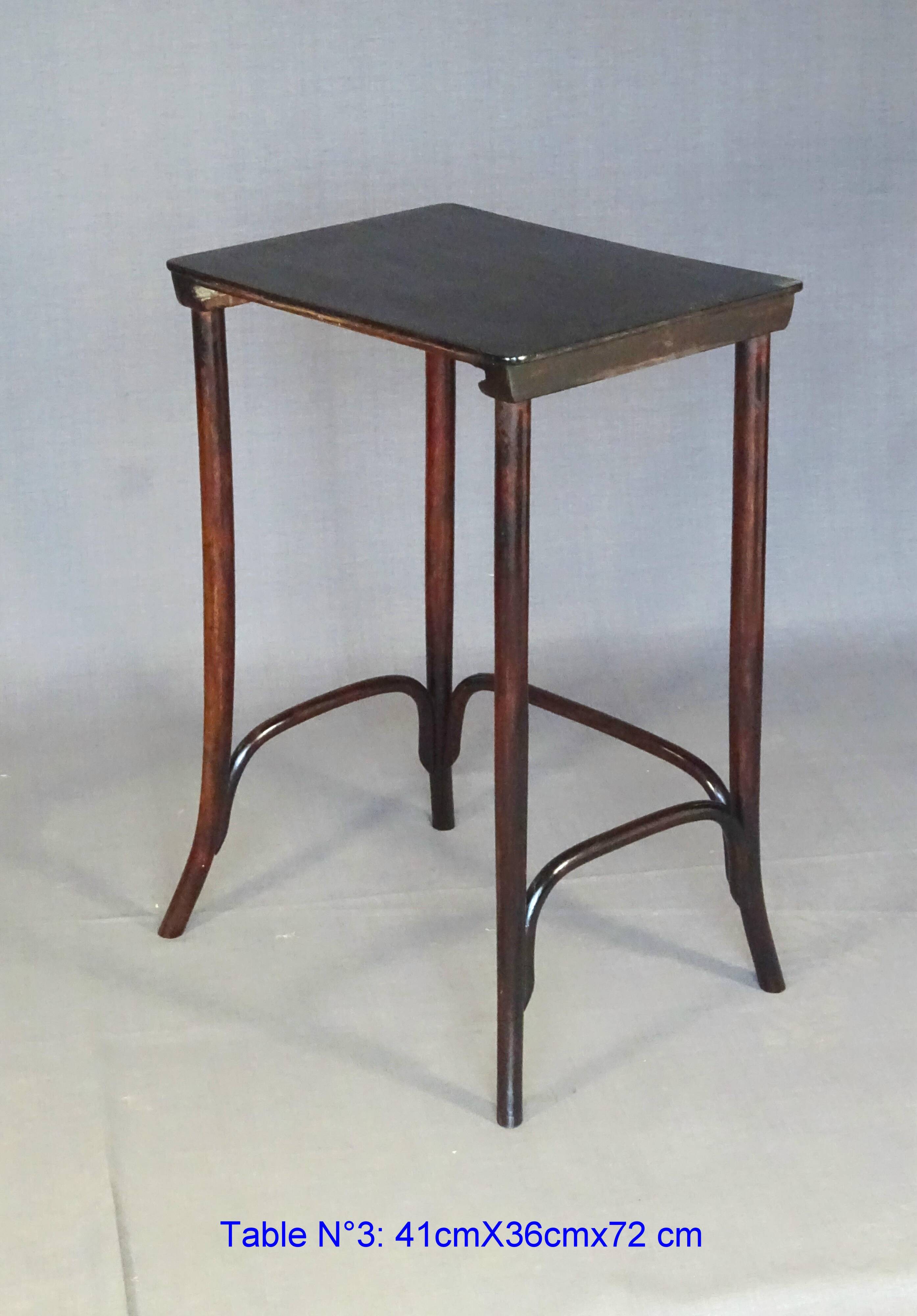 Set de 4 tables gigognes -958 a - par KOHN vers 1905, design Siegel- no Tho