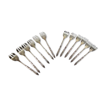 Coffret de 12 fourchettes à gâteaux en métal argenté Ercuis