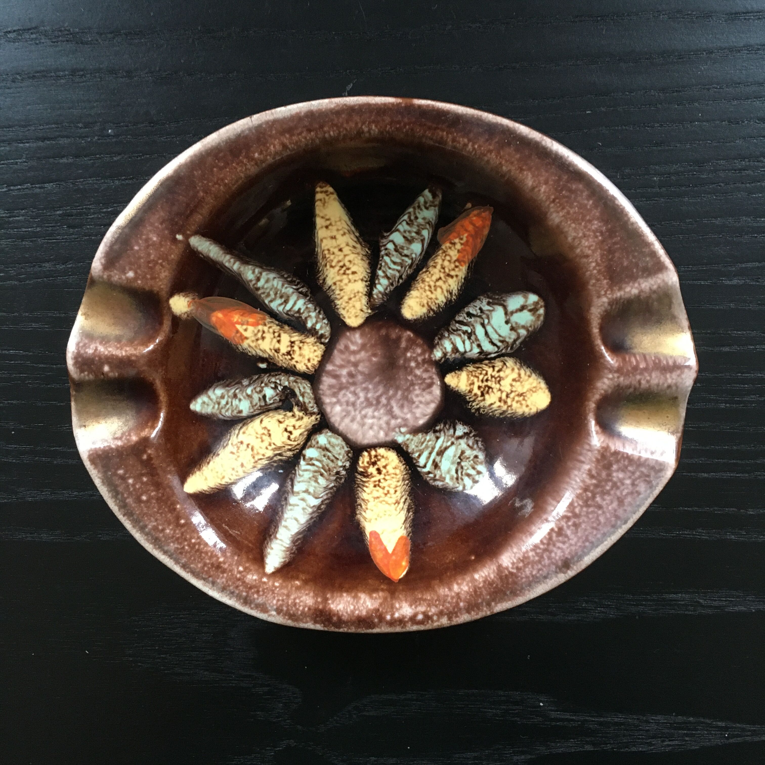 Ashtray flamed floral decoration