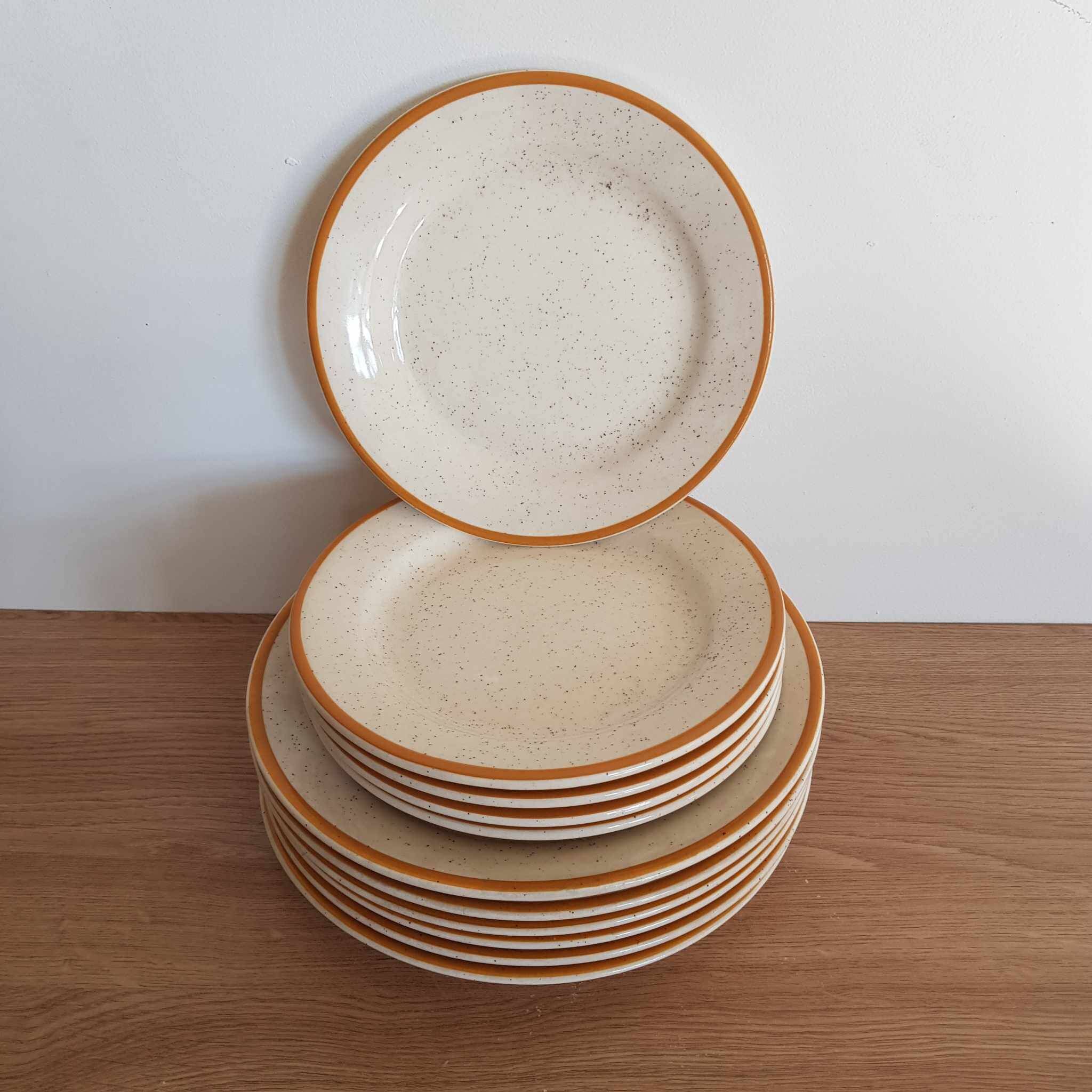 Set of 5 dessert plates + 6 speckled plates with Havana edging “Bachy”