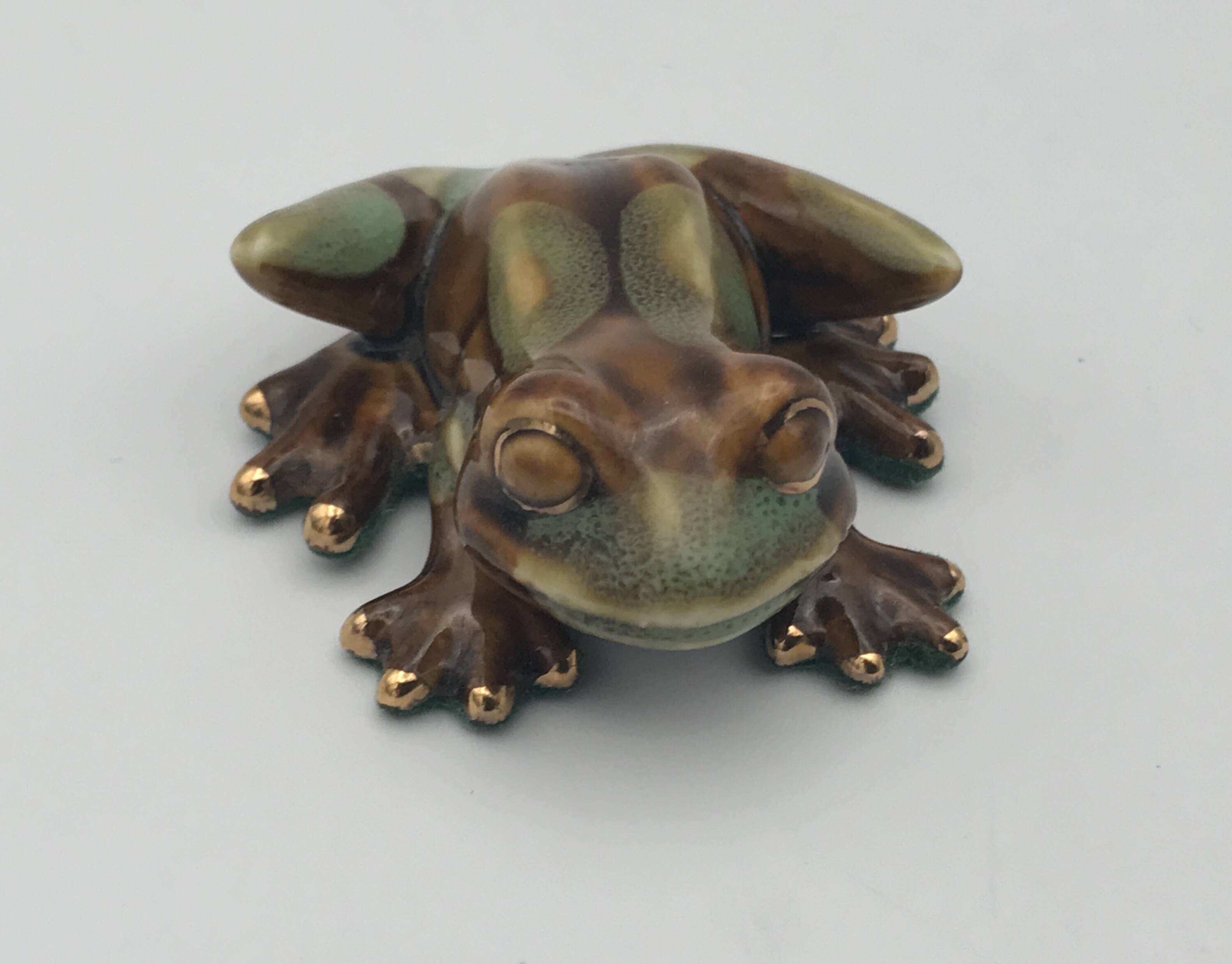 FROG figurine in enameled CERAMIC Vintage Golden Pond collection