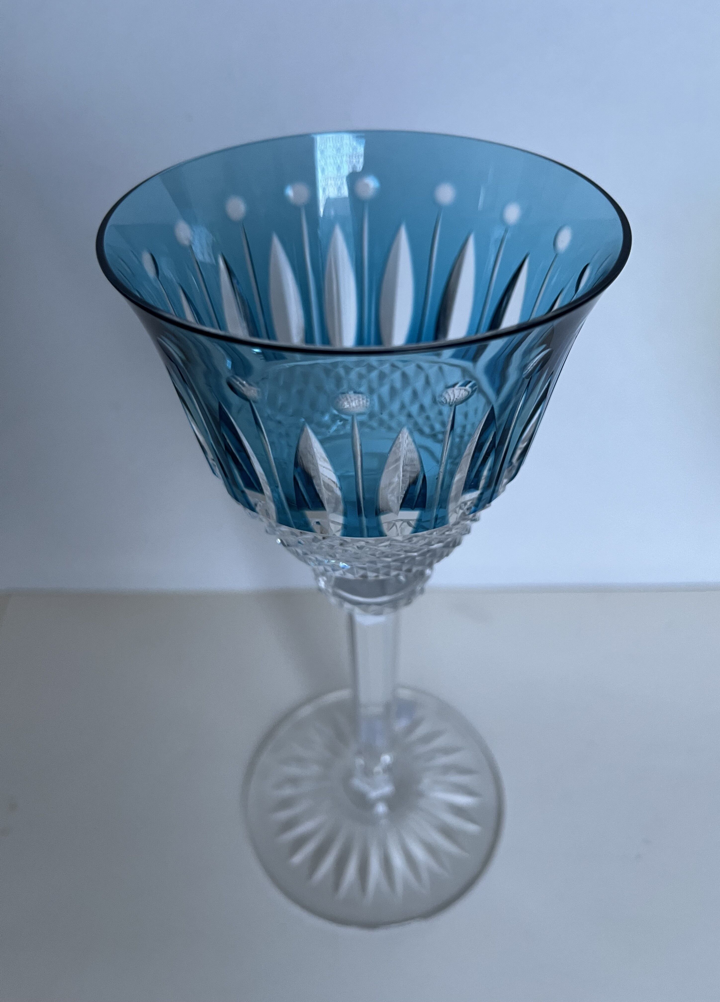 6 verres à vin de couleur St Louis Tommy