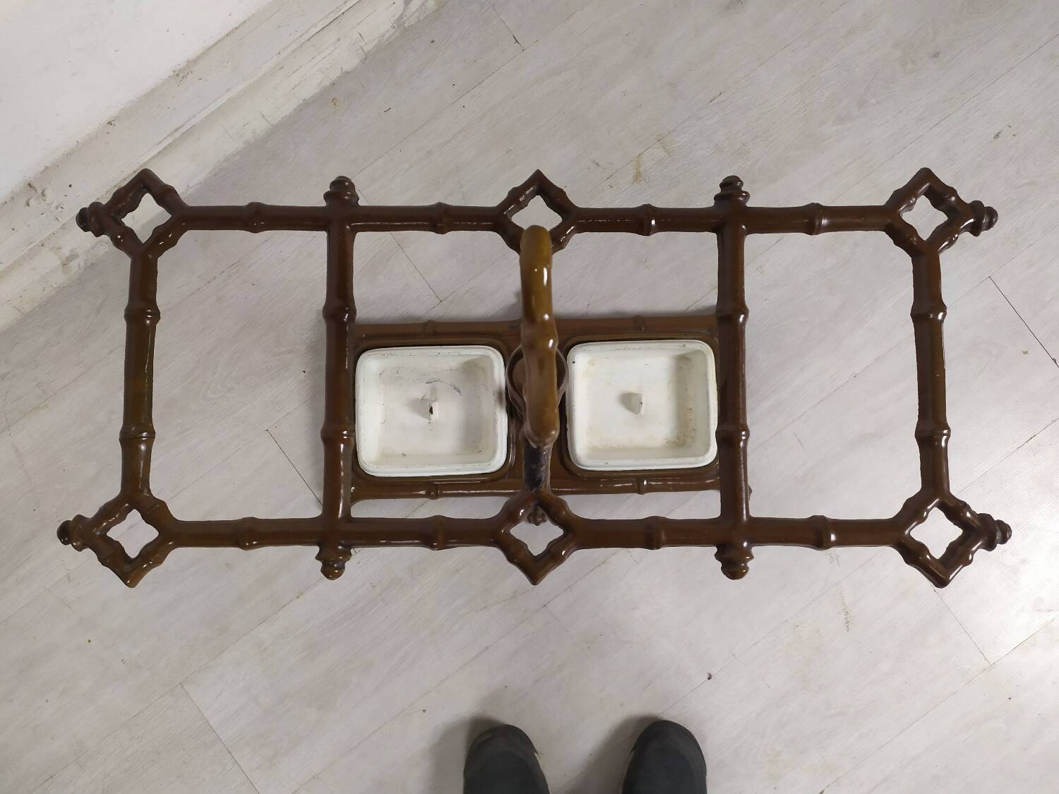 Cast iron umbrella stand