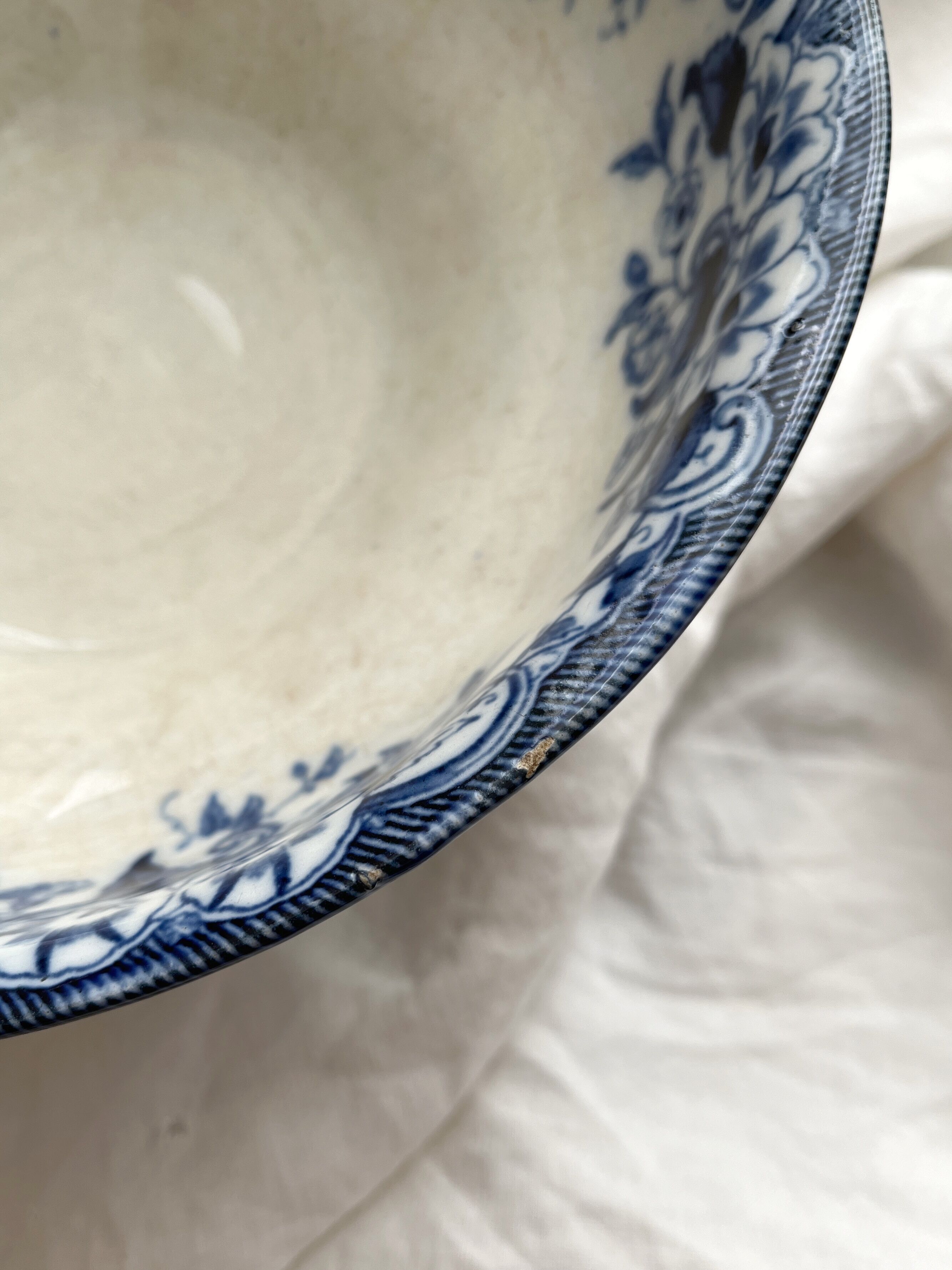 Flora pedestal bowl/salad bowl, Creil and Montereau, late 19th century