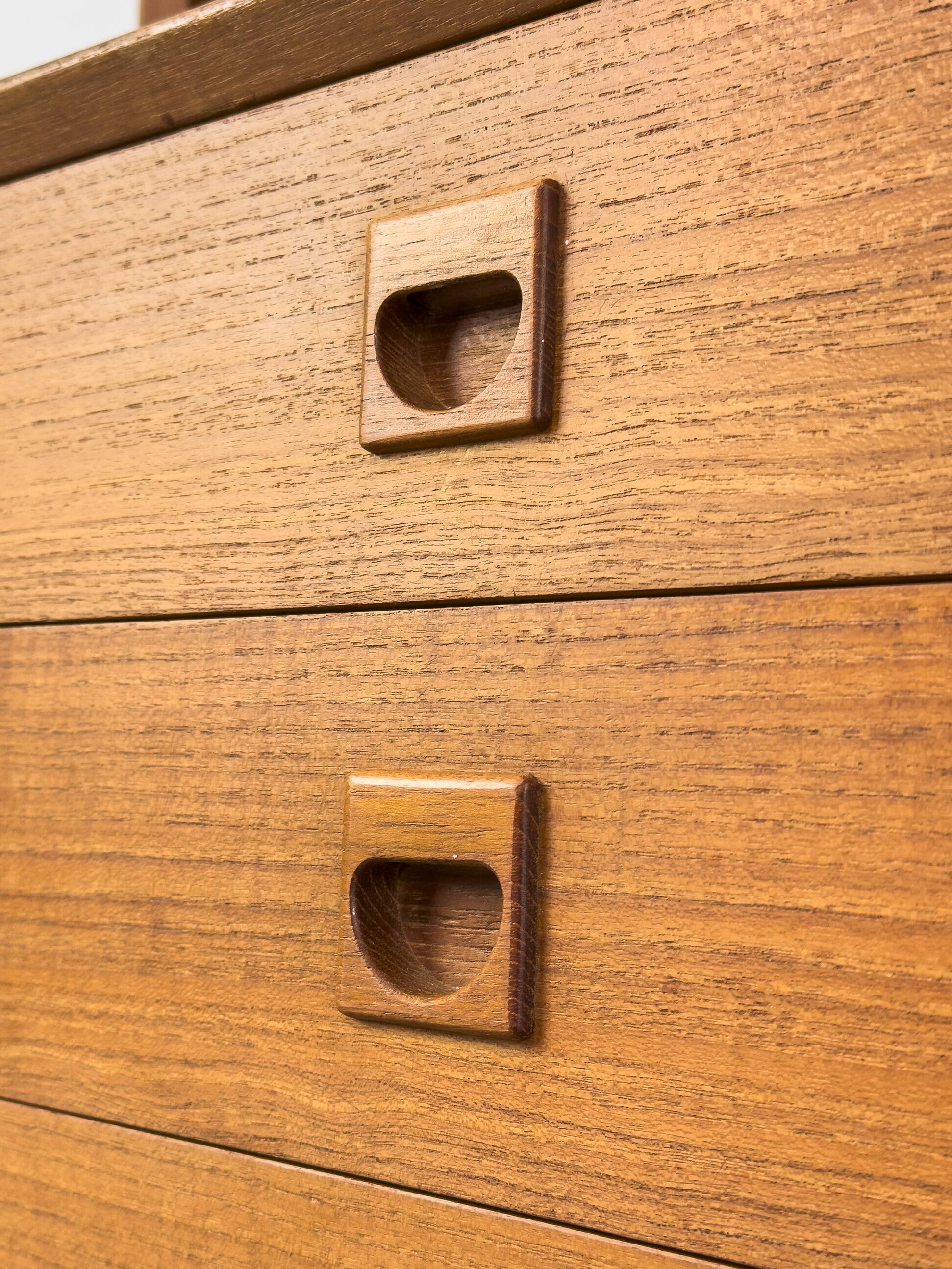 Buffet en teck avec portes en verre par Brouer Møbler, années 1960.