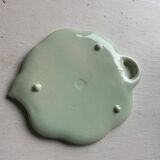 Pocket tray, barbotine in the shape of a vintage green leaf