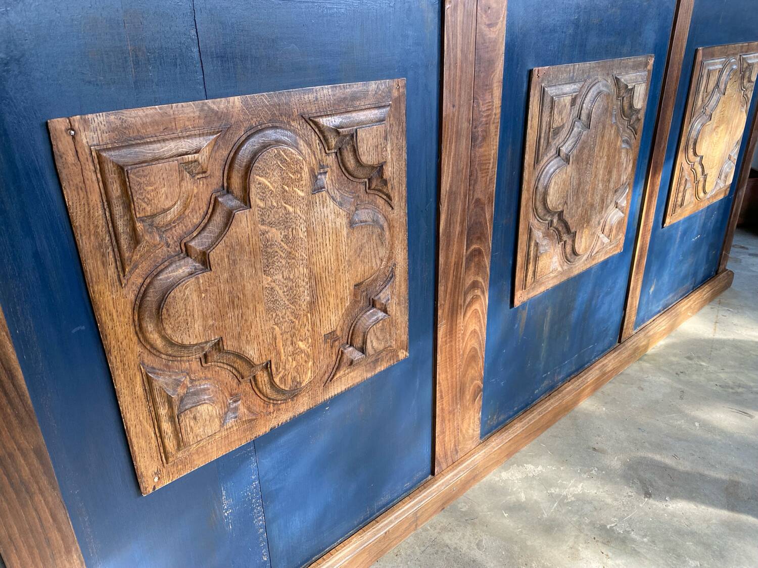 Wine merchant counter