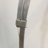 Rare lampadaire de parquet de style Arco en aluminium brossé, réflecteur conique en plastique blanc et socle de marbre carré