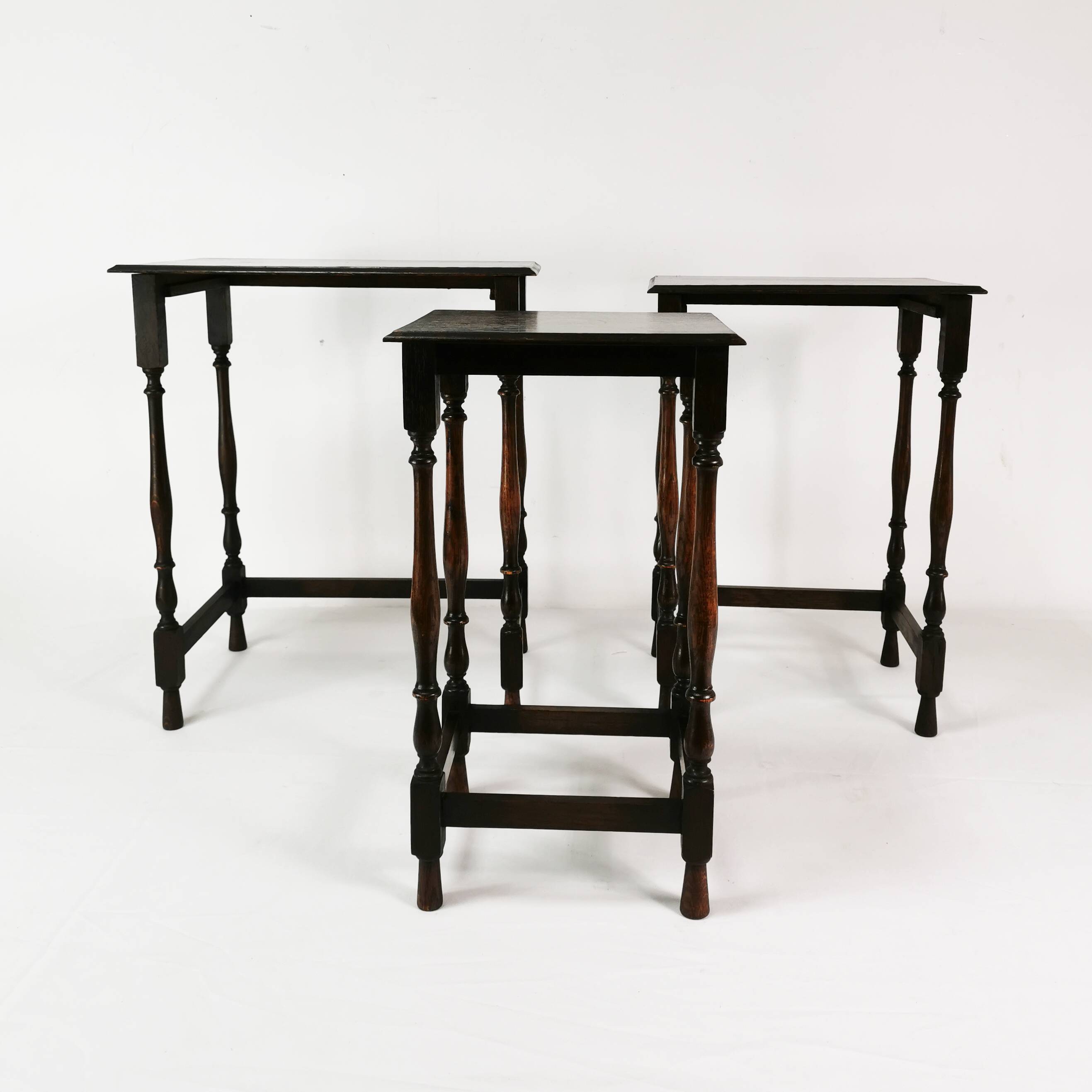 Table gigognes ancienne, Angleterre vers 1920.
