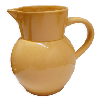 Straw yellow pitcher