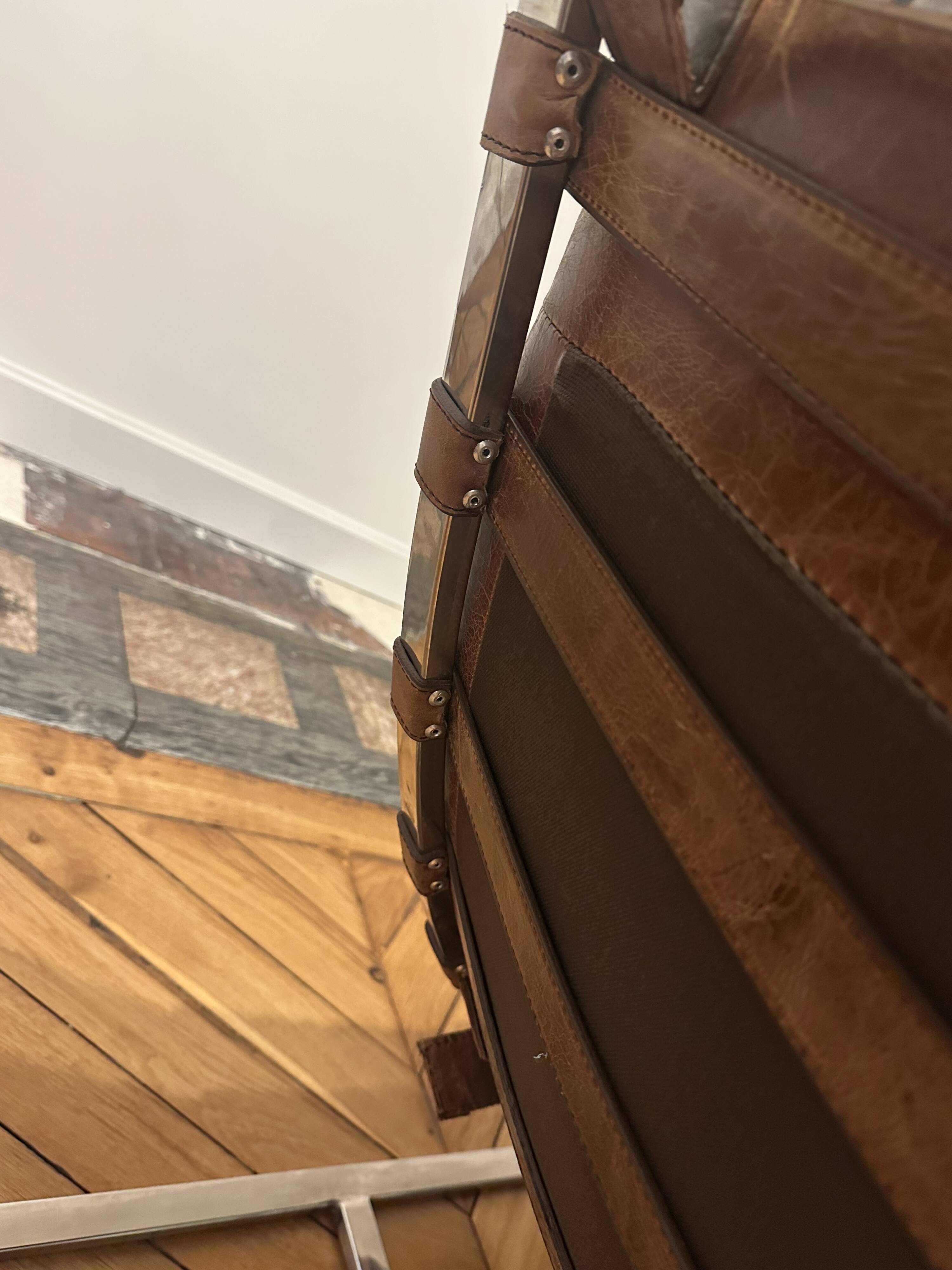 LC4 chaise longue style – patinated camel leather