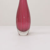 Scandinavian tulip vase in pink glass with fine white canes